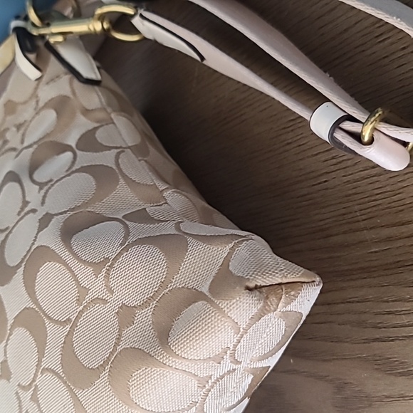 Coach Beige and Cream Crossbody Bag - Picture 6 of 16